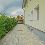 Vilux With Indoor Private Parking Braşov