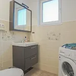 Vilux With Indoor Private Parking Apartament Brașov