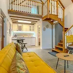 Vilux With Indoor Private Parking Apartament *