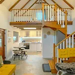 Vilux With Indoor Private Parking Apartament Brașov