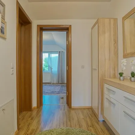 Vilux With Indoor Private Parking Apartment