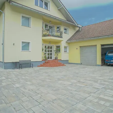Vilux With Indoor Private Parking