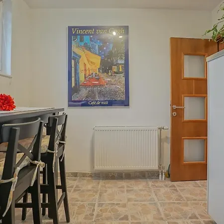 Vilux With Indoor Private Parking Apartment