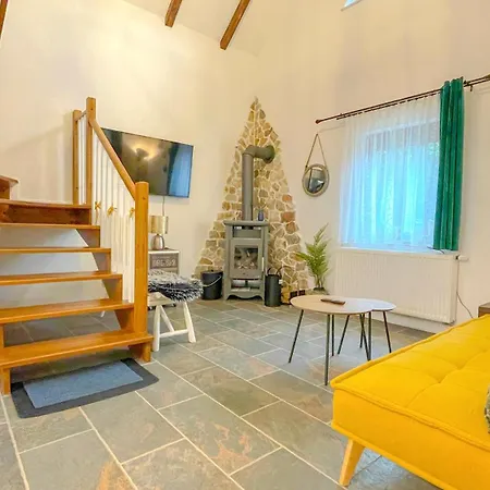 Vilux With Indoor Private Parking Apartment