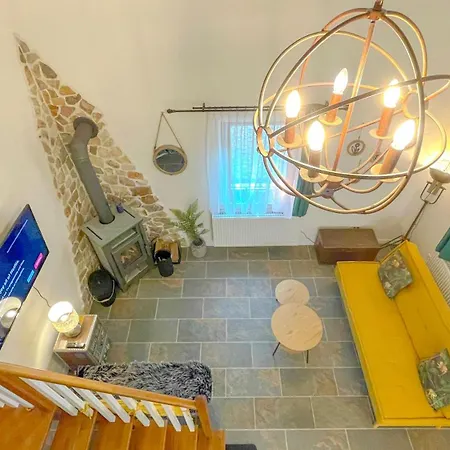 Vilux With Indoor Private Parking Apartment