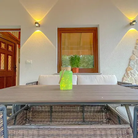 Vilux With Indoor Private Parking