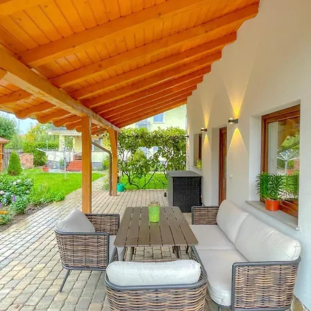 Vilux With Indoor Private Parking Apartment Brasov