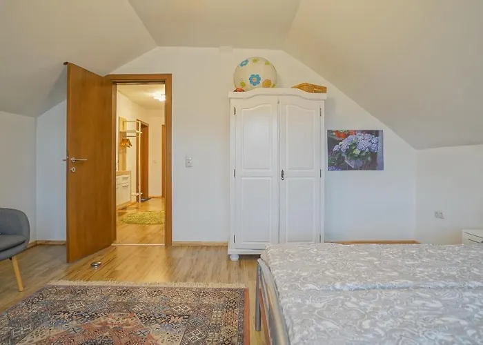 Vilux With Indoor Private Parking Apartment *