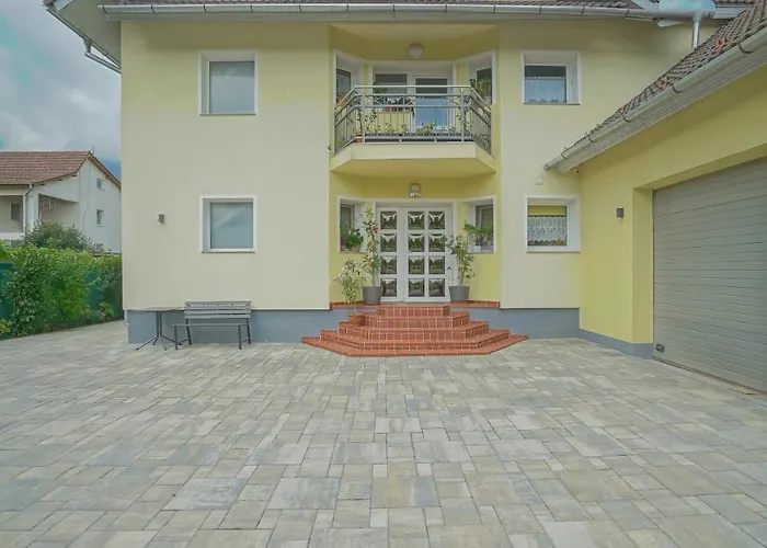 Apartament Vilux With Indoor Private Parking