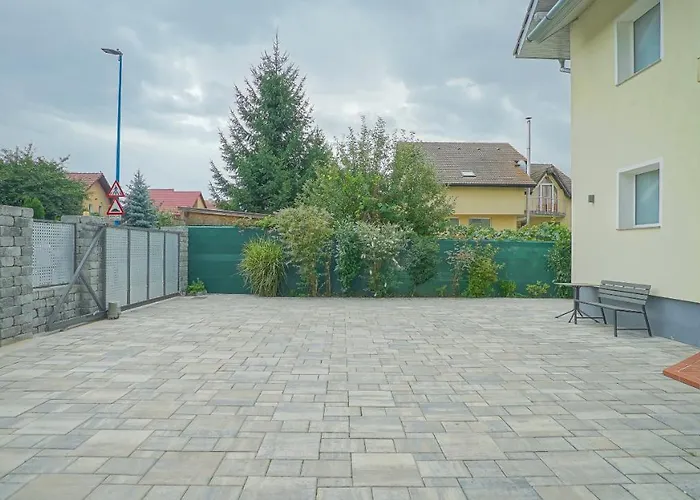 Vilux With Indoor Private Parking Braszów