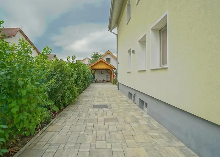 Vilux With Indoor Private Parking Braszów