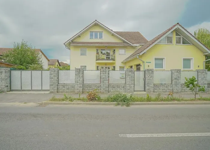 Vilux With Indoor Private Parking * Braszów