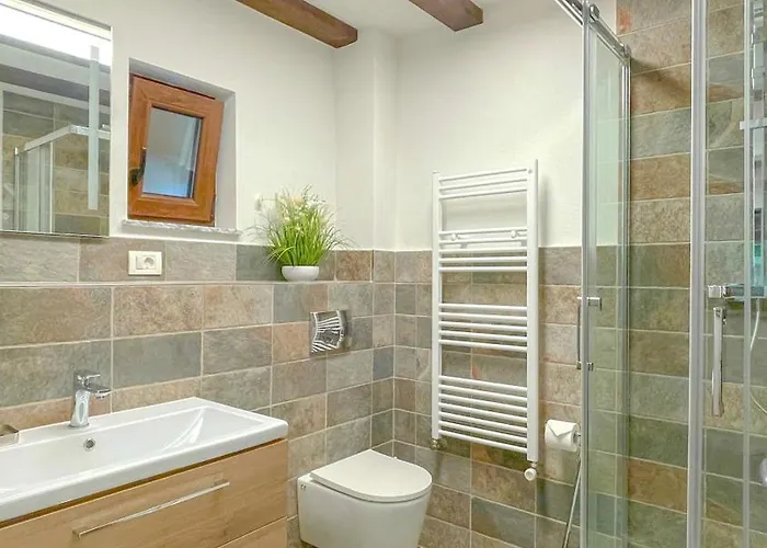 Vilux With Indoor Private Parking Braszów