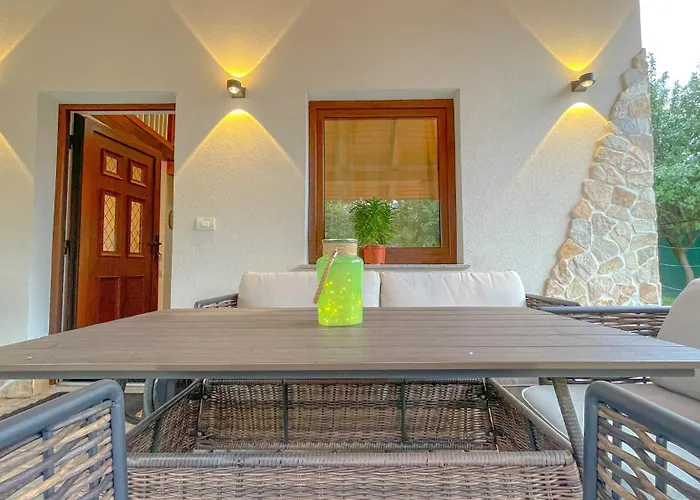 Vilux With Indoor Private Parking